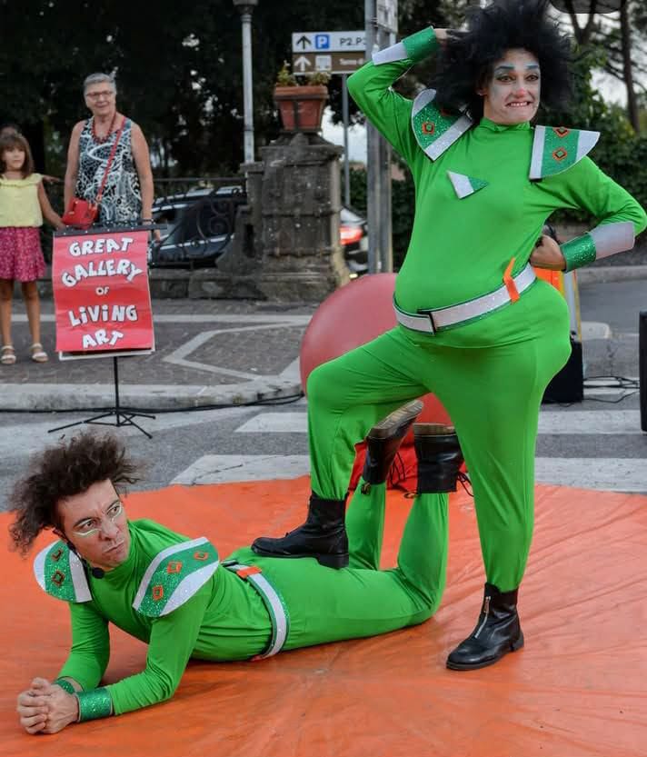 12 APRILE “Due alieni per sbaglio” spettacolo di clownerie
